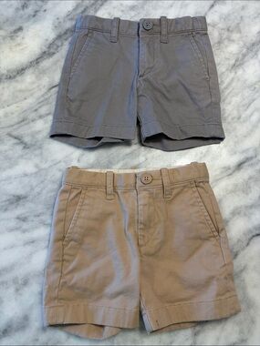 2 Pairs of 2T Crewcuts Boys Gray and Khaki Cotton Shorts